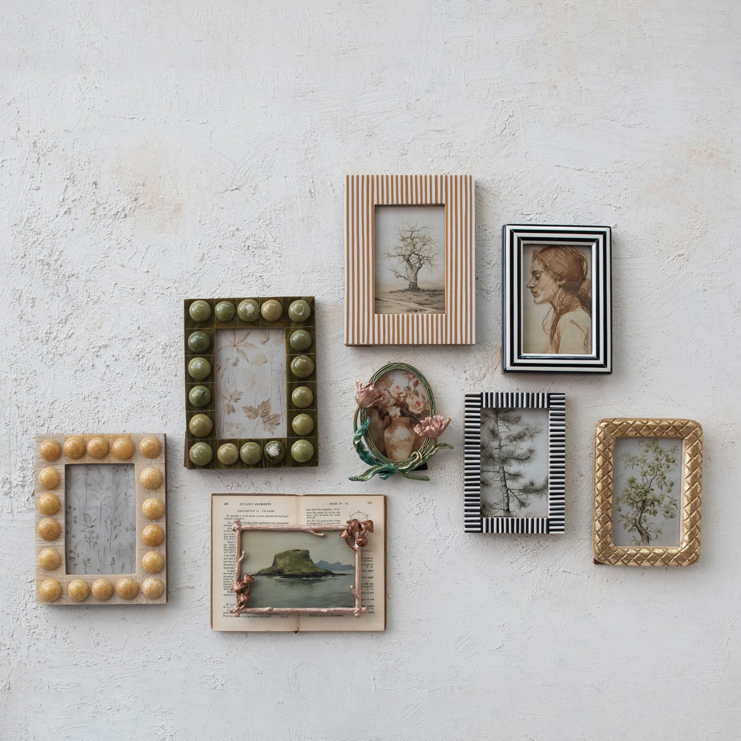 Frame MDF & Resin Ribbed Black & White Holds 4" x 6" Photo