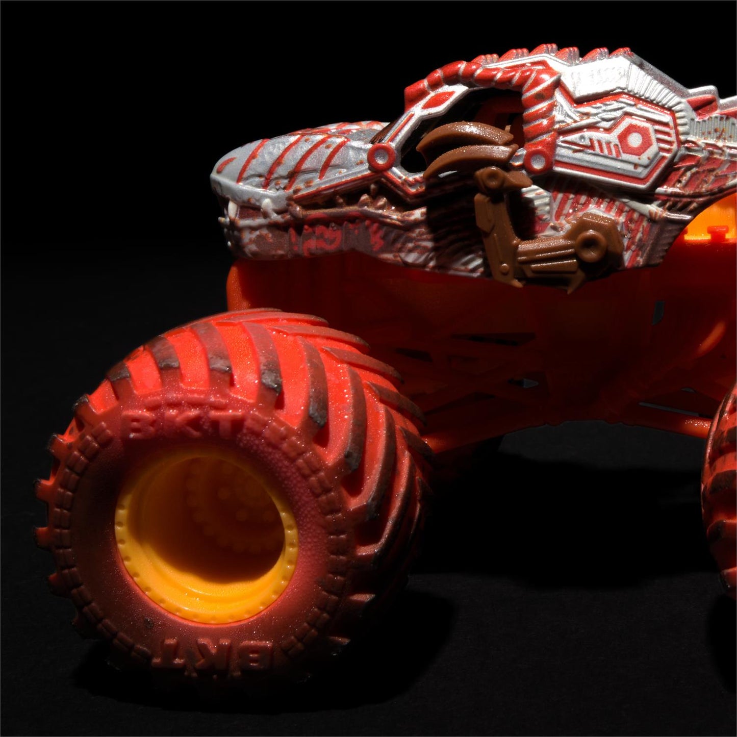 Monster Jam Mud Blasters Color Change Truck (Styles May Vary)