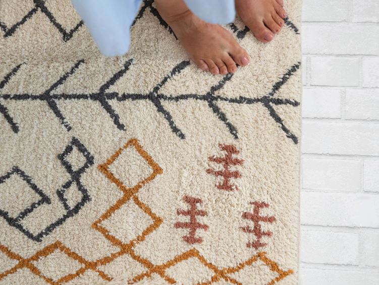 Rug Cotton Tufted Abstract Design With Fringe 2' X 3'