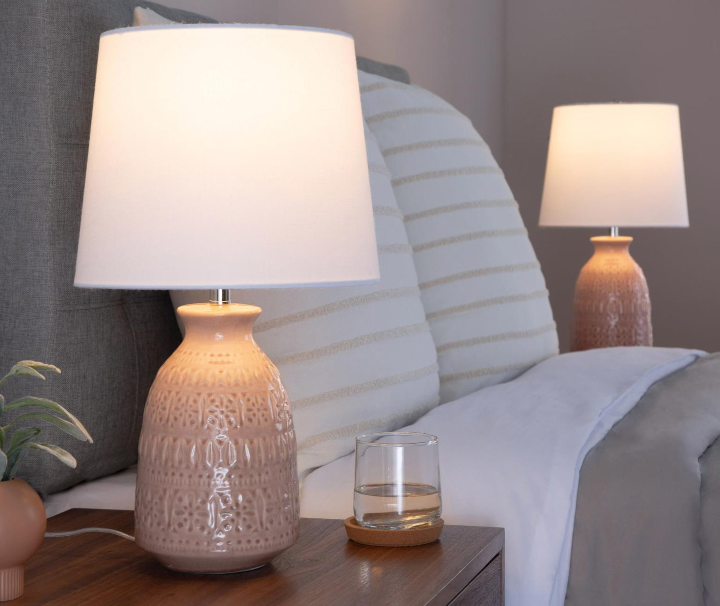 Claudia 20" Contemporary Ceramic Accent Lamp in Rose