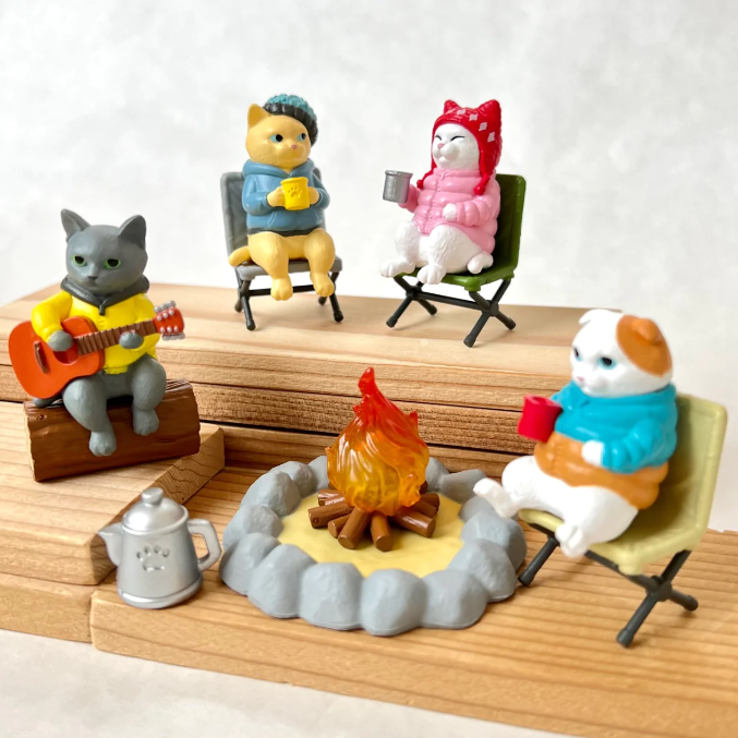 Gashapon Capsule For All Ages Campfire Cats (Sold As An Individual Capsule)