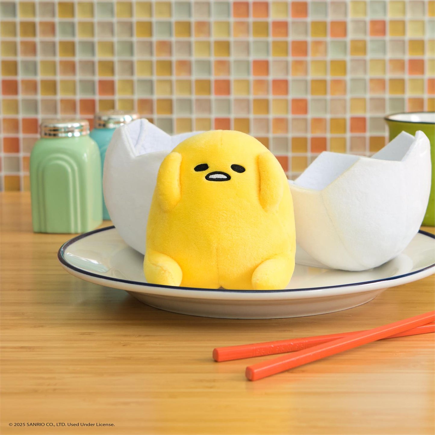 Plush Sanrio Gudetama Eggshell 5"