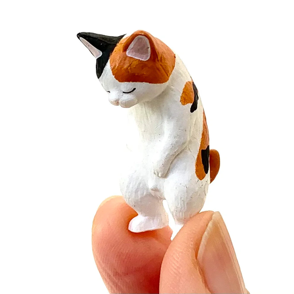 Gashapon Capsule Teen & Up Peeing Animal Figurine (Sold As An Individual Capsule)